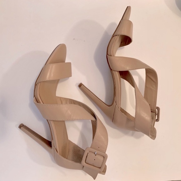 BNWOT Le Chateau heels - Picture 5 of 7